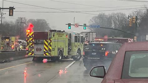 At least 1 injured in collision involving tractor-trailer on Hwy. 401 EB ramp to Hwy. 427